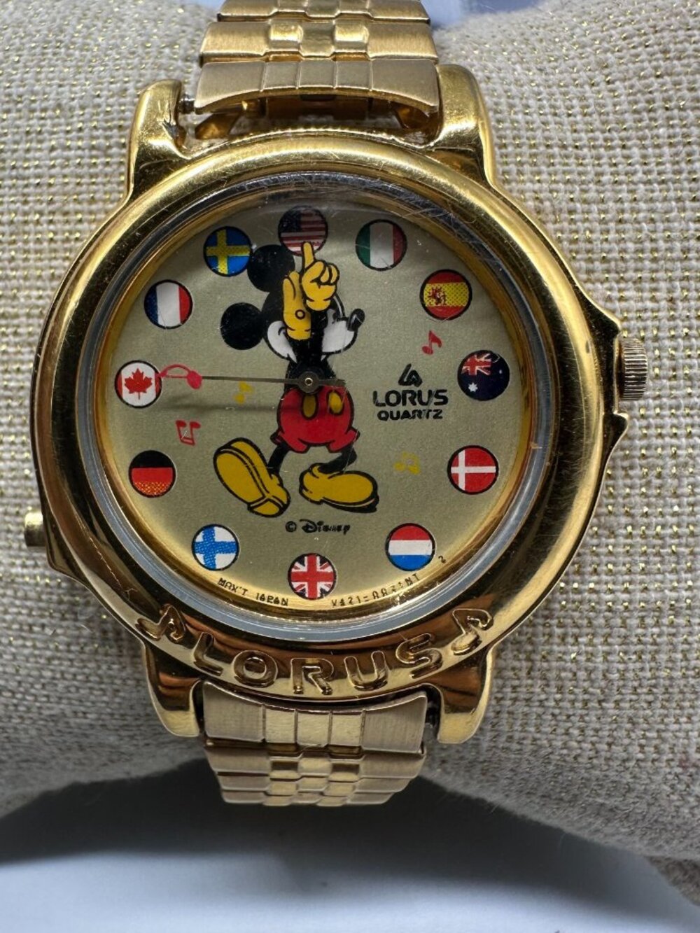 Vintage Mickey Mouse Watch Women Gold Tone World Flags Musical Stretch Band